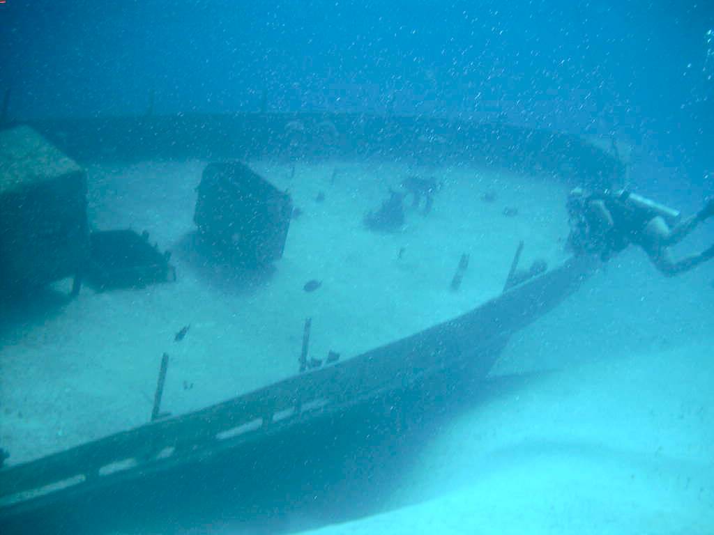 David Tucker Wreck (Nassau, Bahamas 090104)