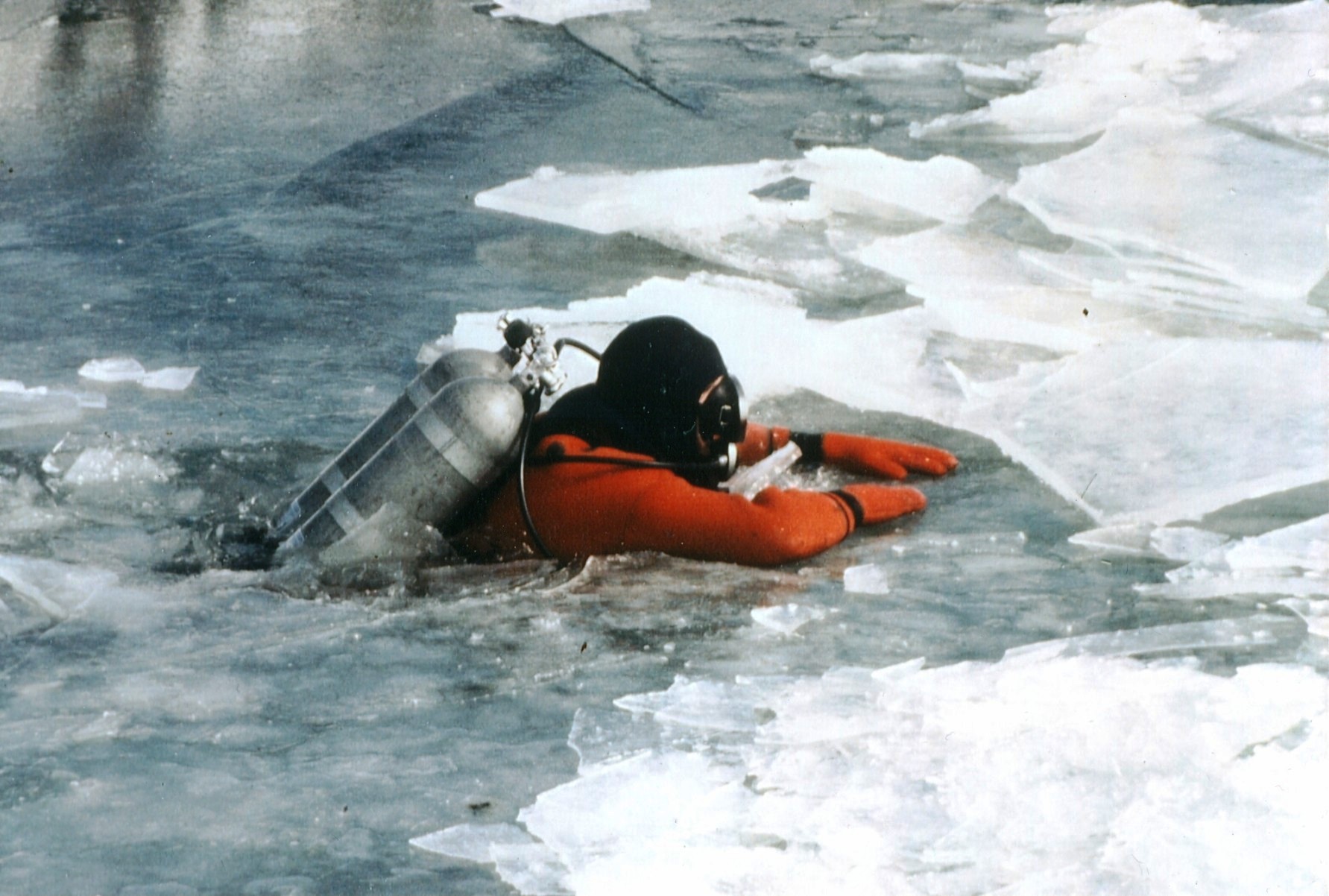 Detroit River Ice Diving