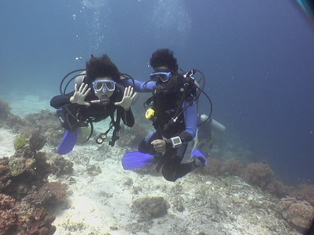 Discover Scuba...My collegue with a Japanese girl