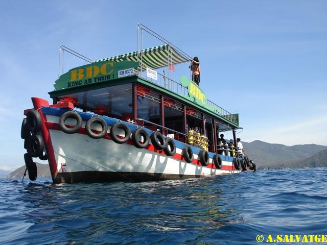 Diving boat