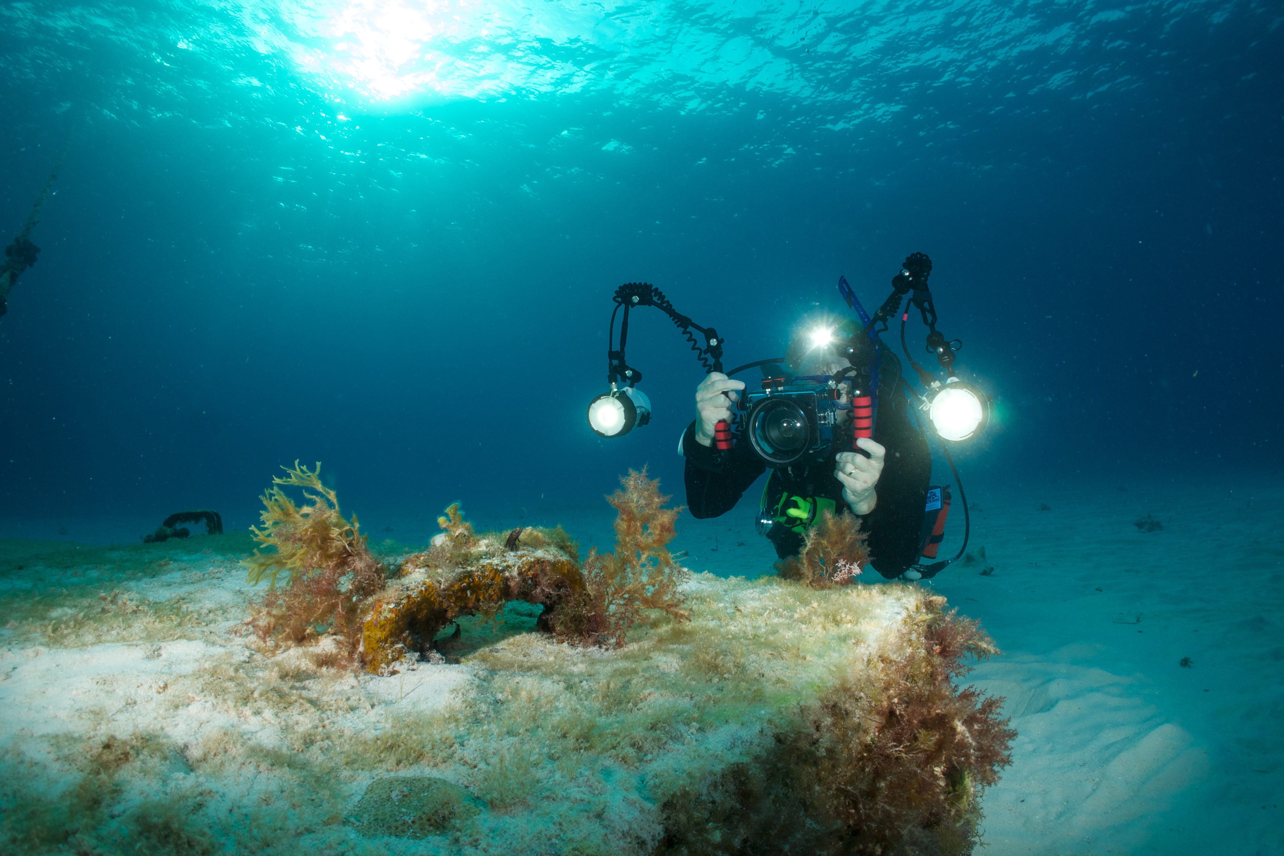 DLG UW on the mooring chain under Belize Aggressor III