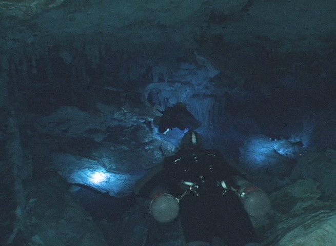 Entering Dan's cave in sidemount