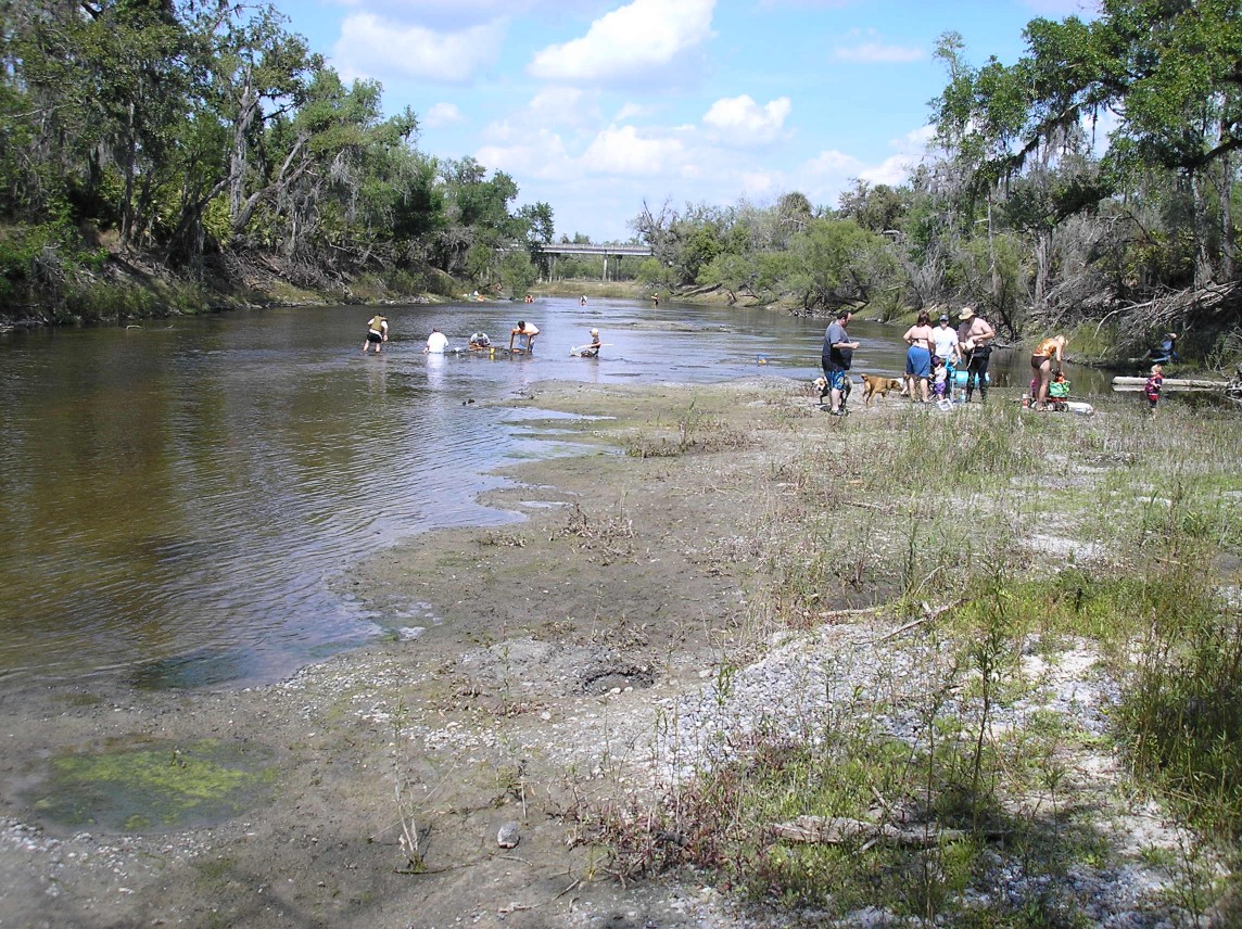 Fossil_bed_in_river