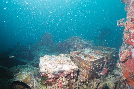 Helmet Wreck, Palau - ammo boxes, aft gun