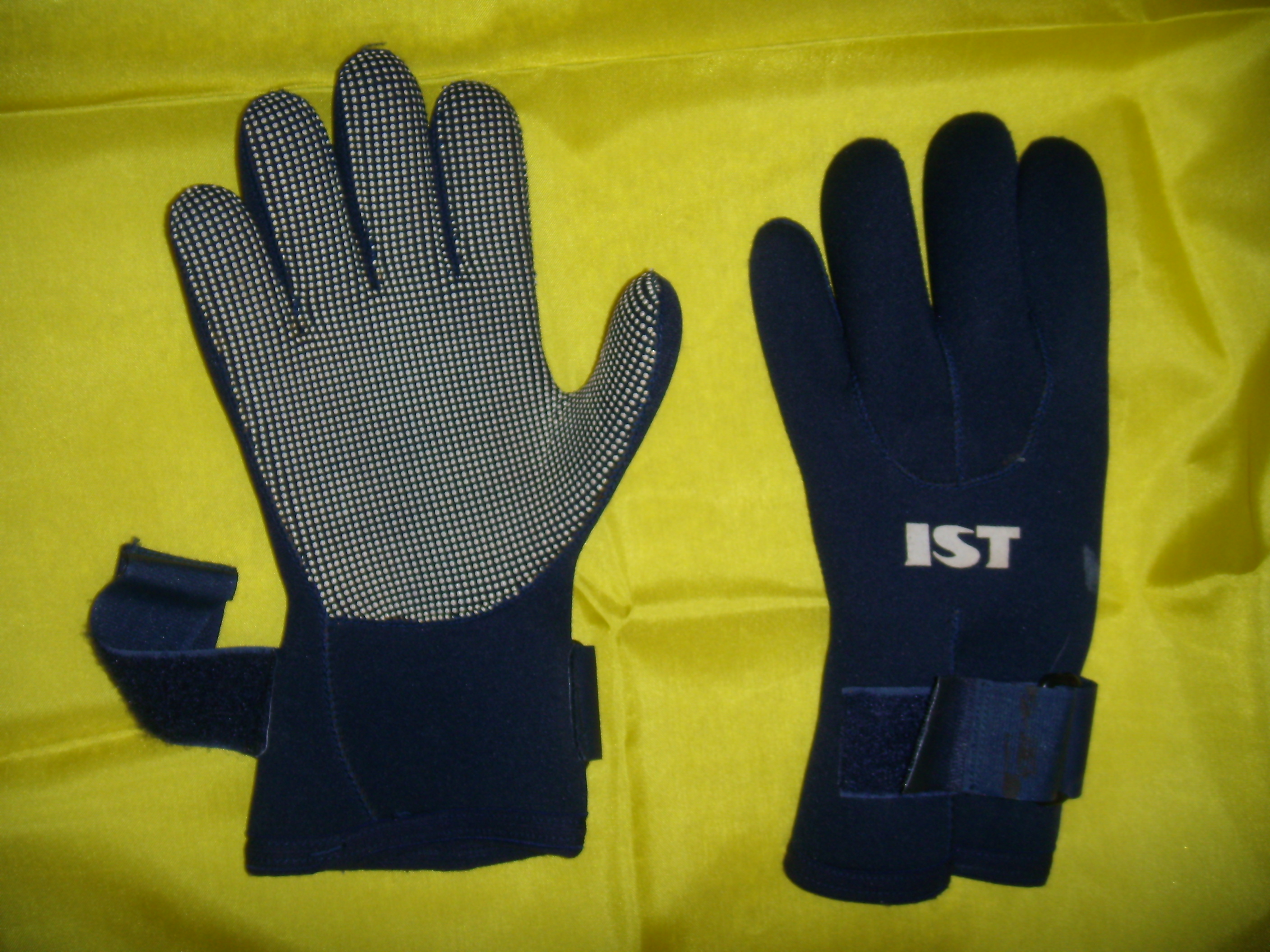 IST gloves