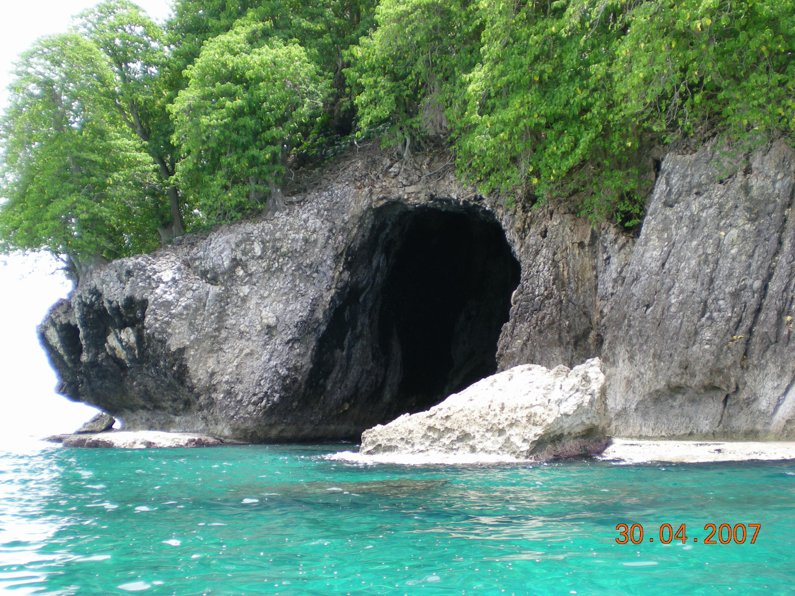 Lingisan Island - Cave