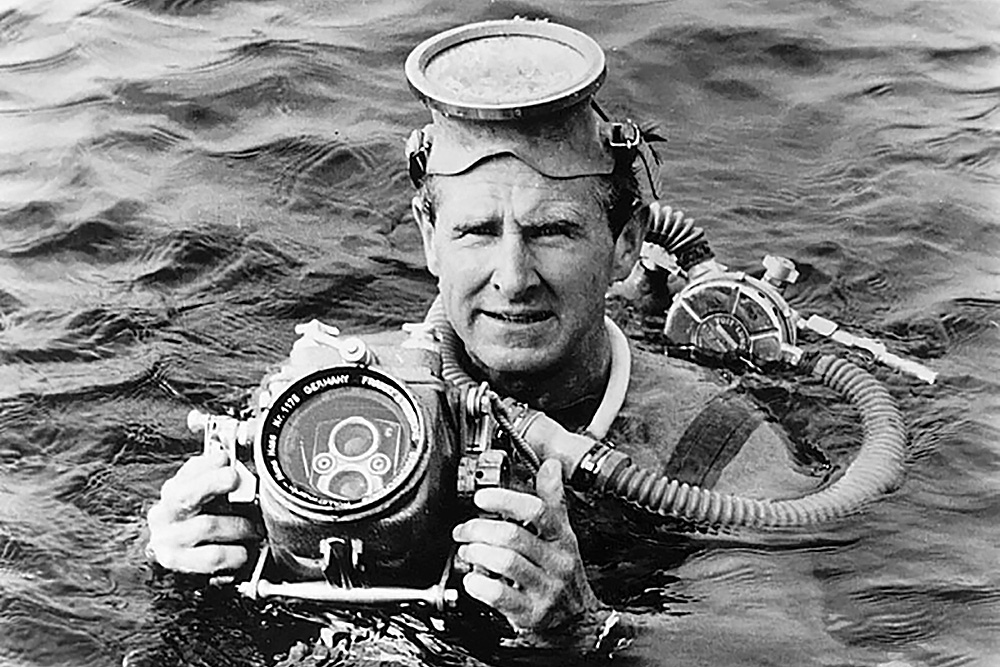 Lloyd Bridges during Sea Hunt filming