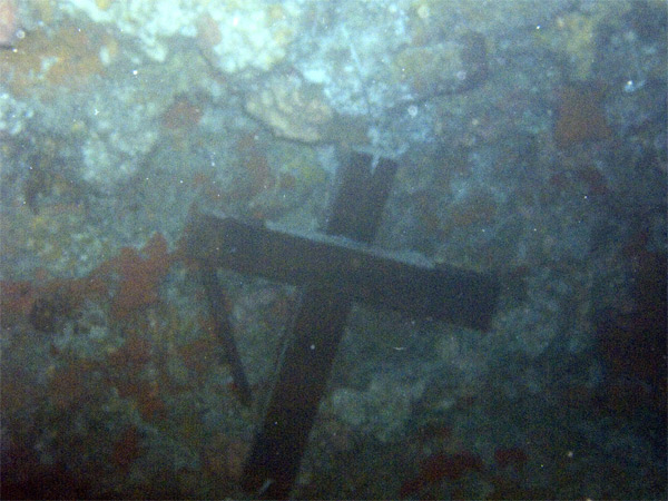 makeshift cross at Devils Throat