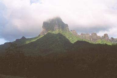 Moorea_-_Mountain_Weather_Shot