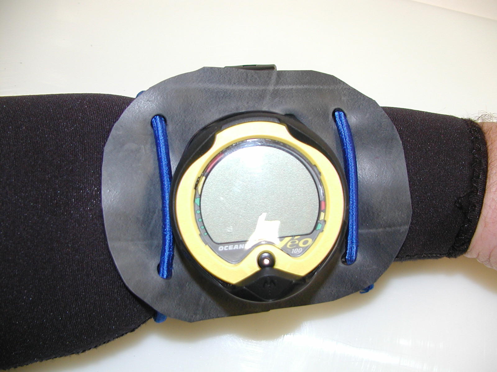 Oceanic Veo with safety strap