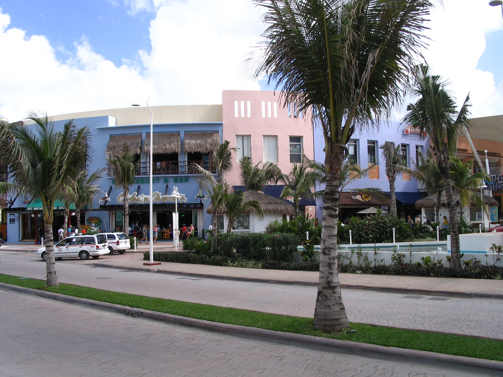 Punta Langosta Mall near the cruise ship dock