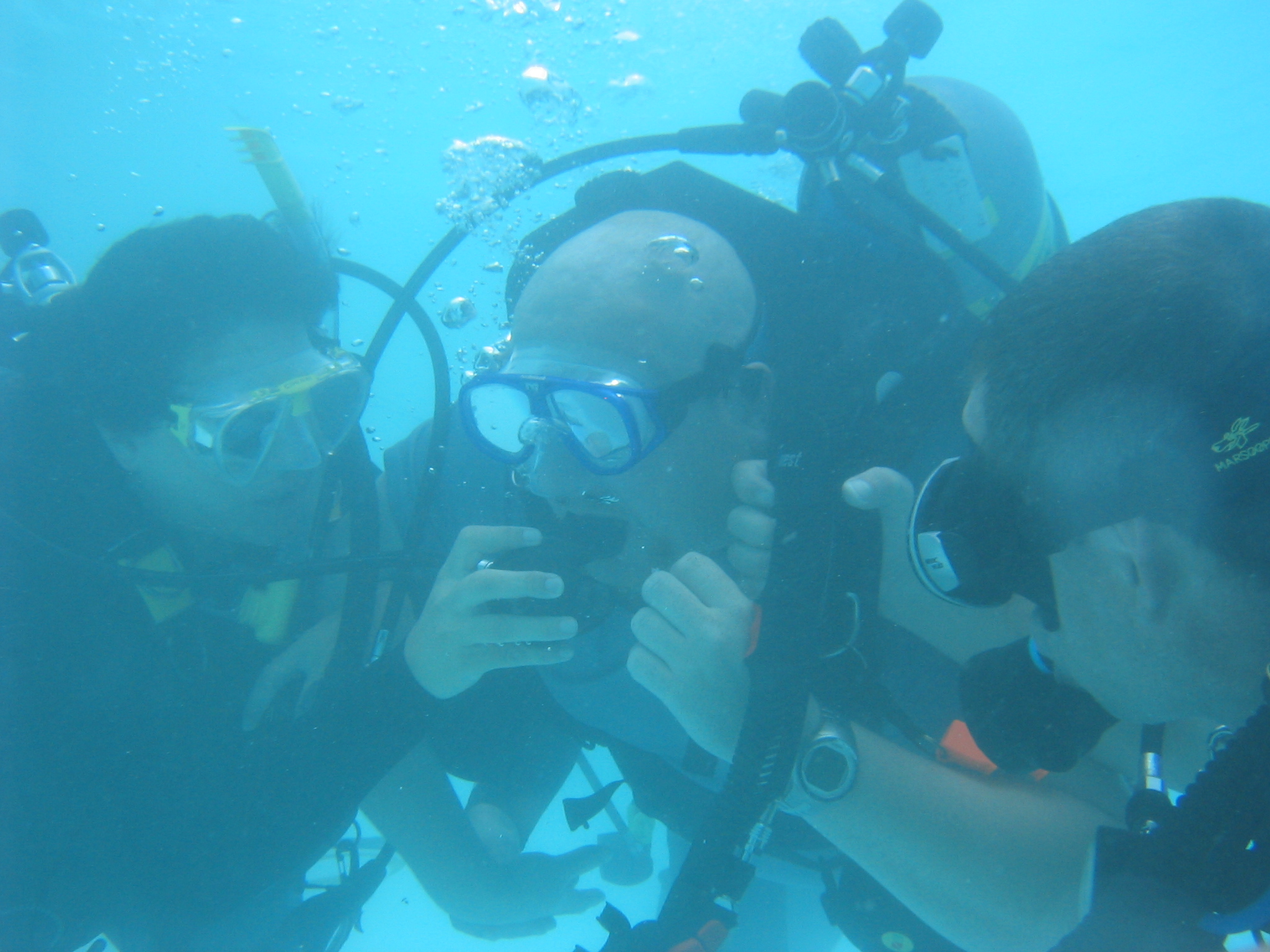 Quadriplegic diver buddy breathing