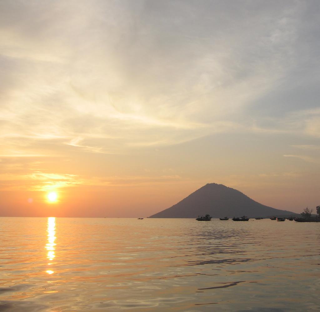 sunset at Manado Tua