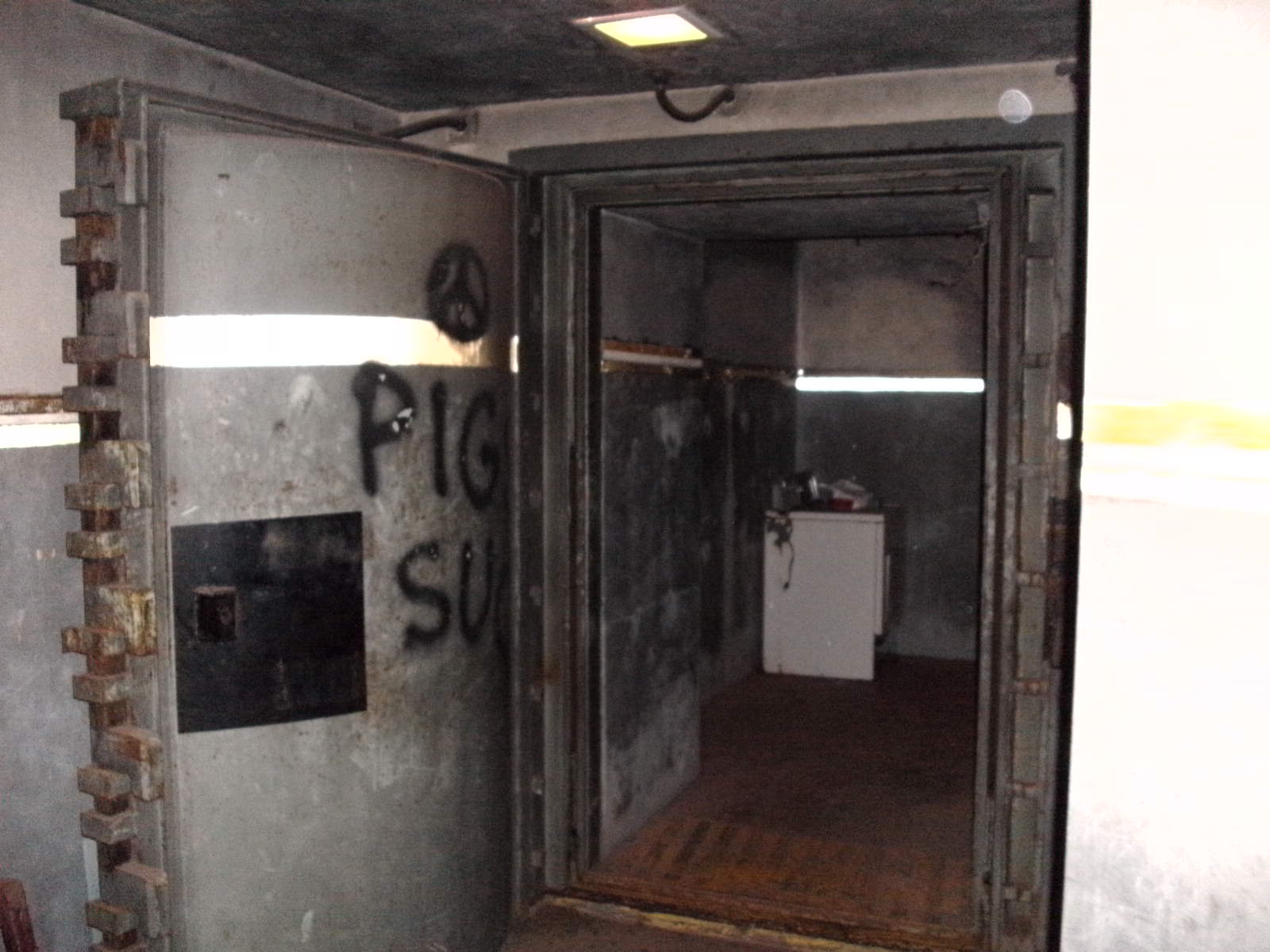 Surface to control room outer blast door