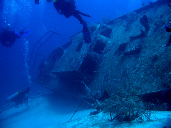 Toms_Point_Wreck_sm