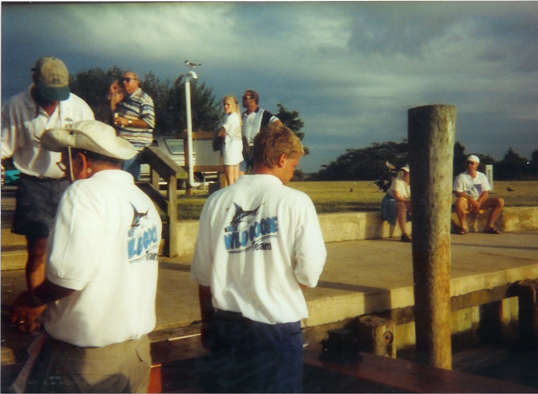 unloading tuna at white marlin open