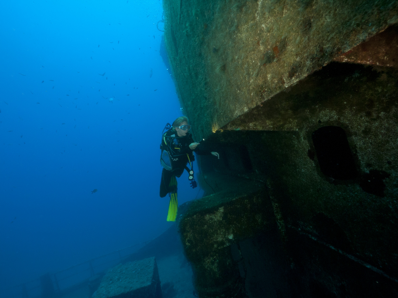 Yong_diver_at_Um_Er_Faroud_Zurrieq